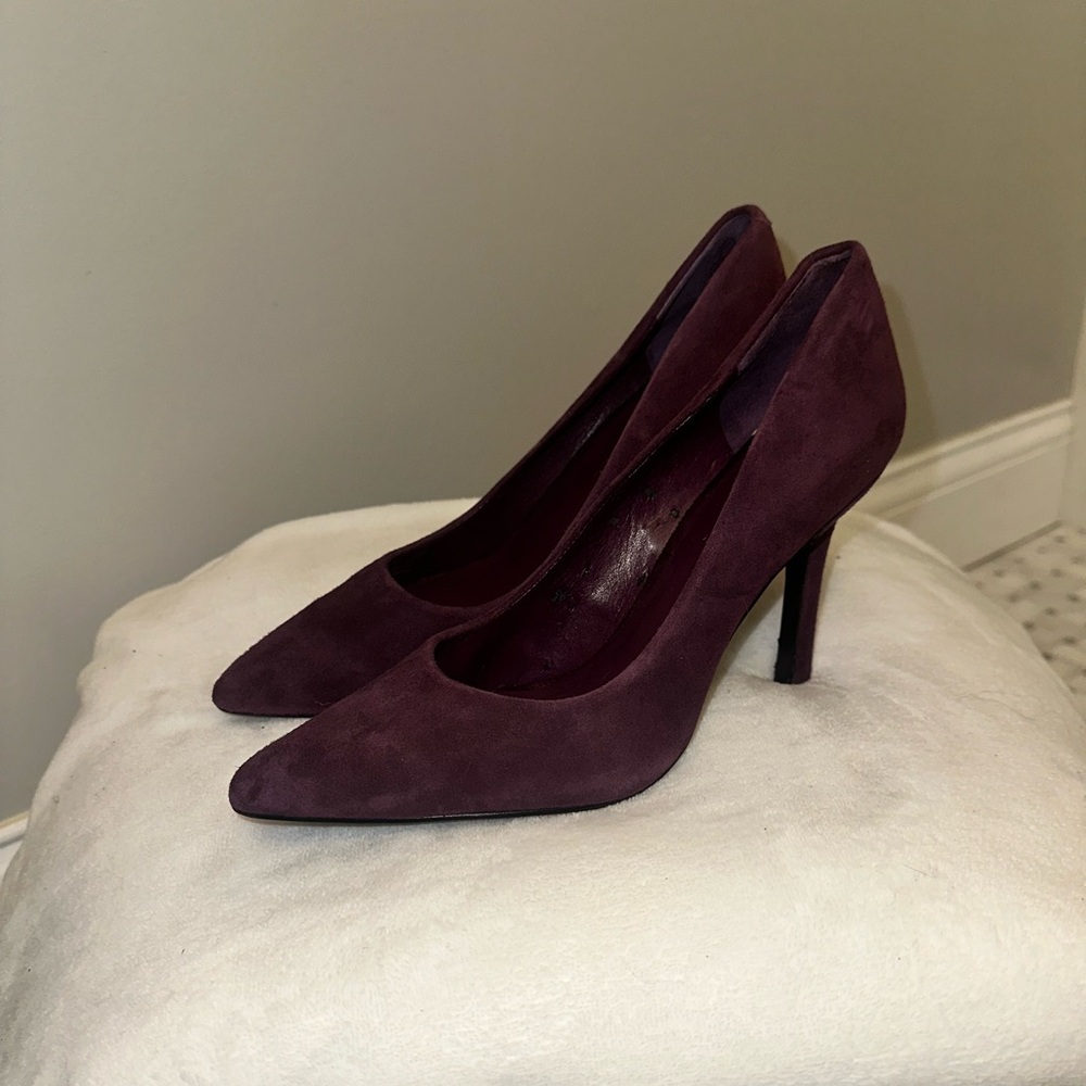 BCBGeneration Purple Pumps
